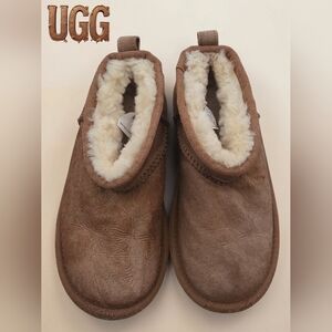 *0930 UGG authentic boots shoes Girls size 13